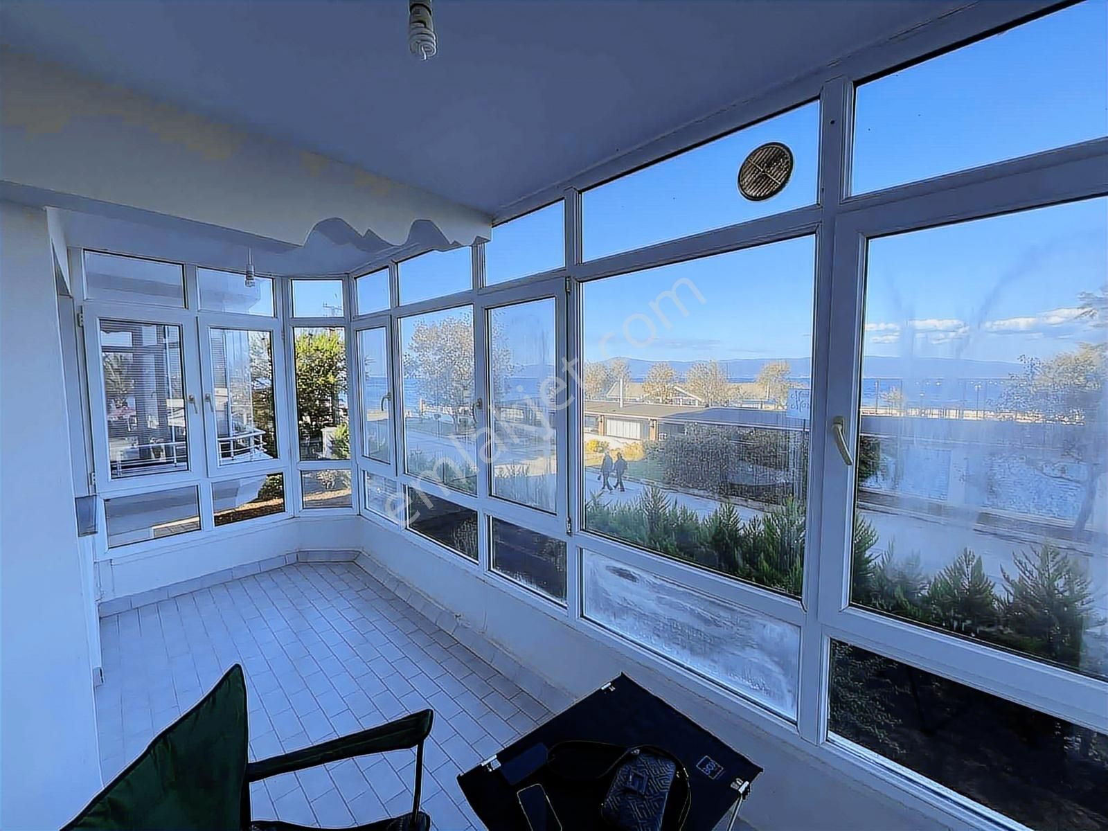 Güzelyalı Merkezde Denize Sıfır Siteiçi Otopark Alanlı 2+1 Daire - Görsel 4