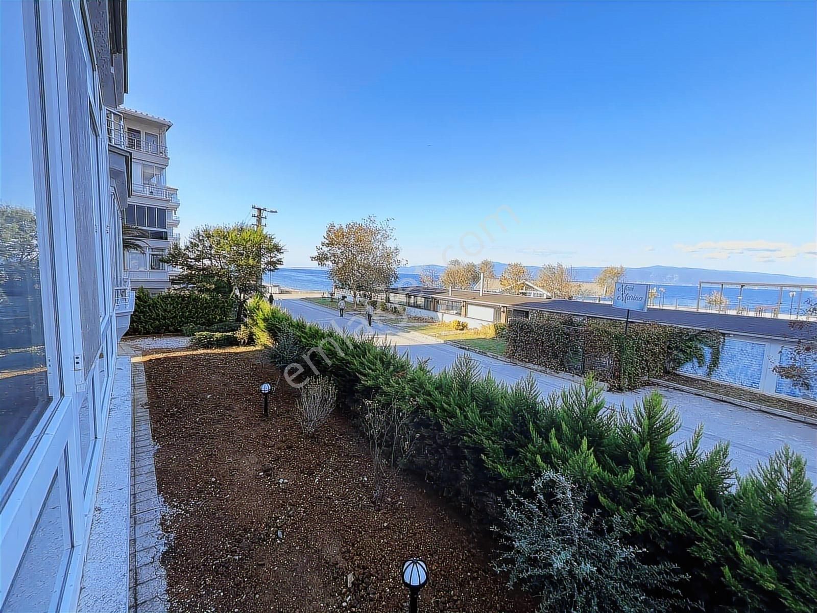 Güzelyalı Merkezde Denize Sıfır Siteiçi Otopark Alanlı 2+1 Daire - Görsel 13