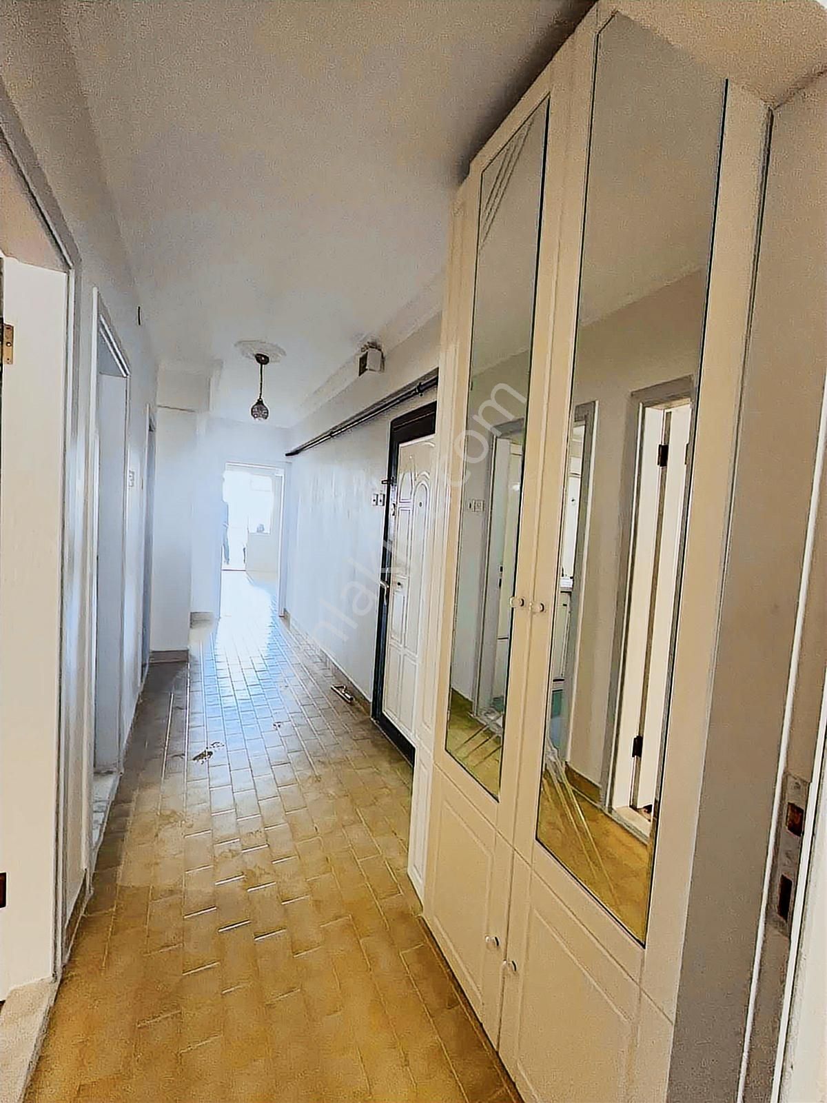 Güzelyalı Merkezde Denize Sıfır Siteiçi Otopark Alanlı 2+1 Daire - Görsel 2