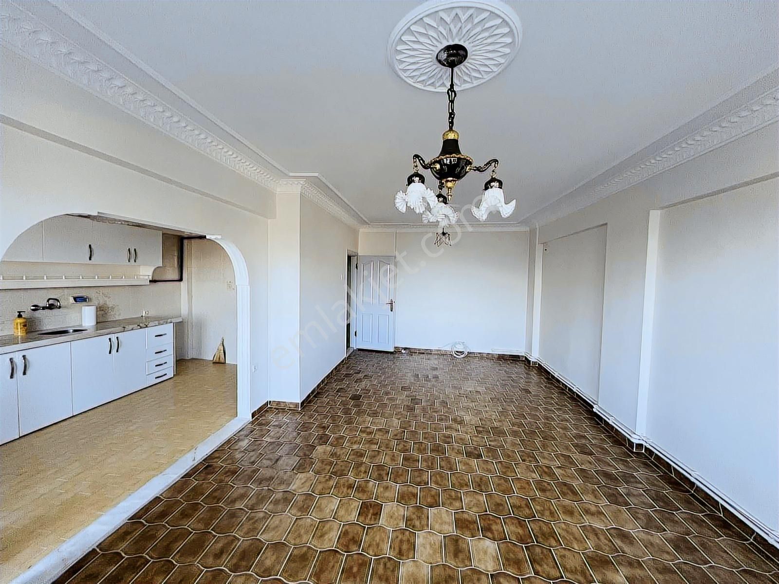 Güzelyalı Merkezde Denize Sıfır Siteiçi Otopark Alanlı 2+1 Daire - Görsel 21