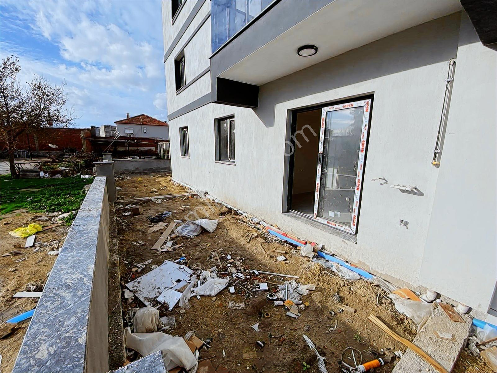 Seyrek Merkezi Konumda Bahçeli Satılık 1+1 Daire - Görsel 16