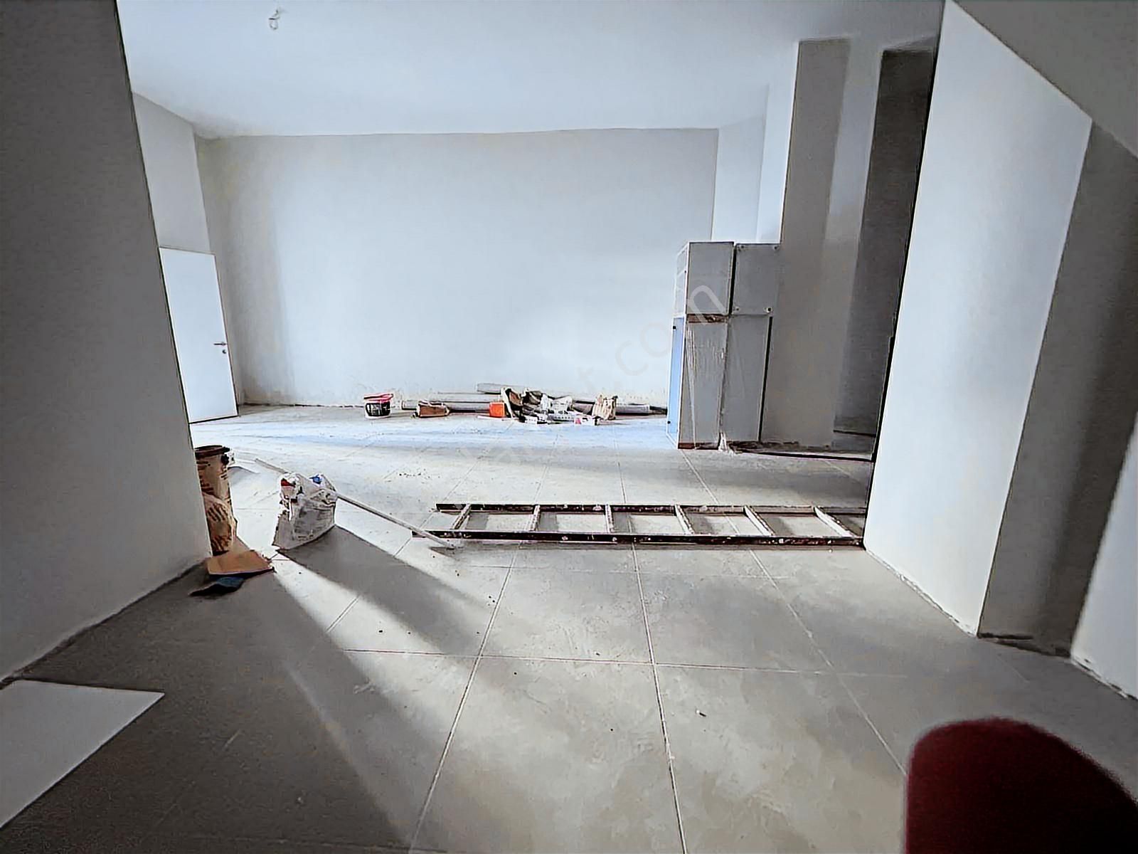 Merdivenköy'de İç Kullanım 75m2 Ön Kullanım 20m2 Bacalı Dükkan - Görsel 13