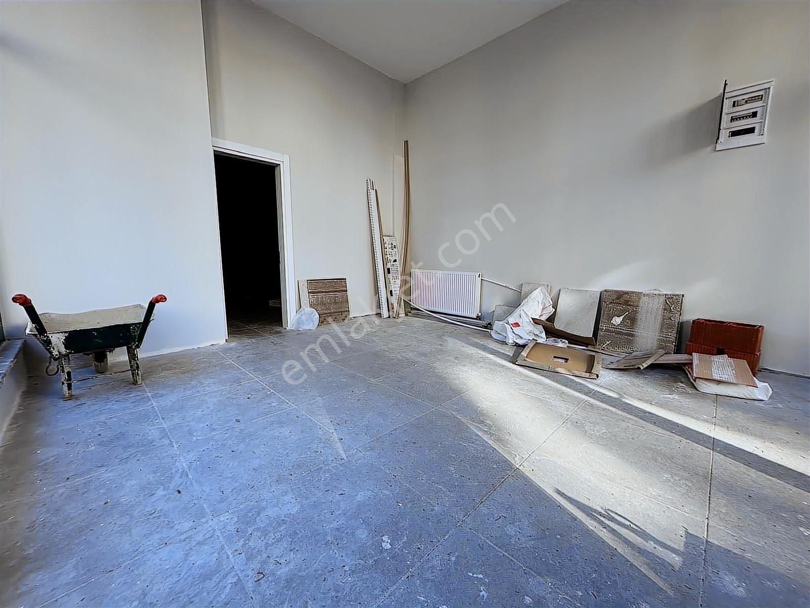 Merdivenköy'de İç Kullanım 75m2 Ön Kullanım 20m2 Bacalı Dükkan - Görsel 19