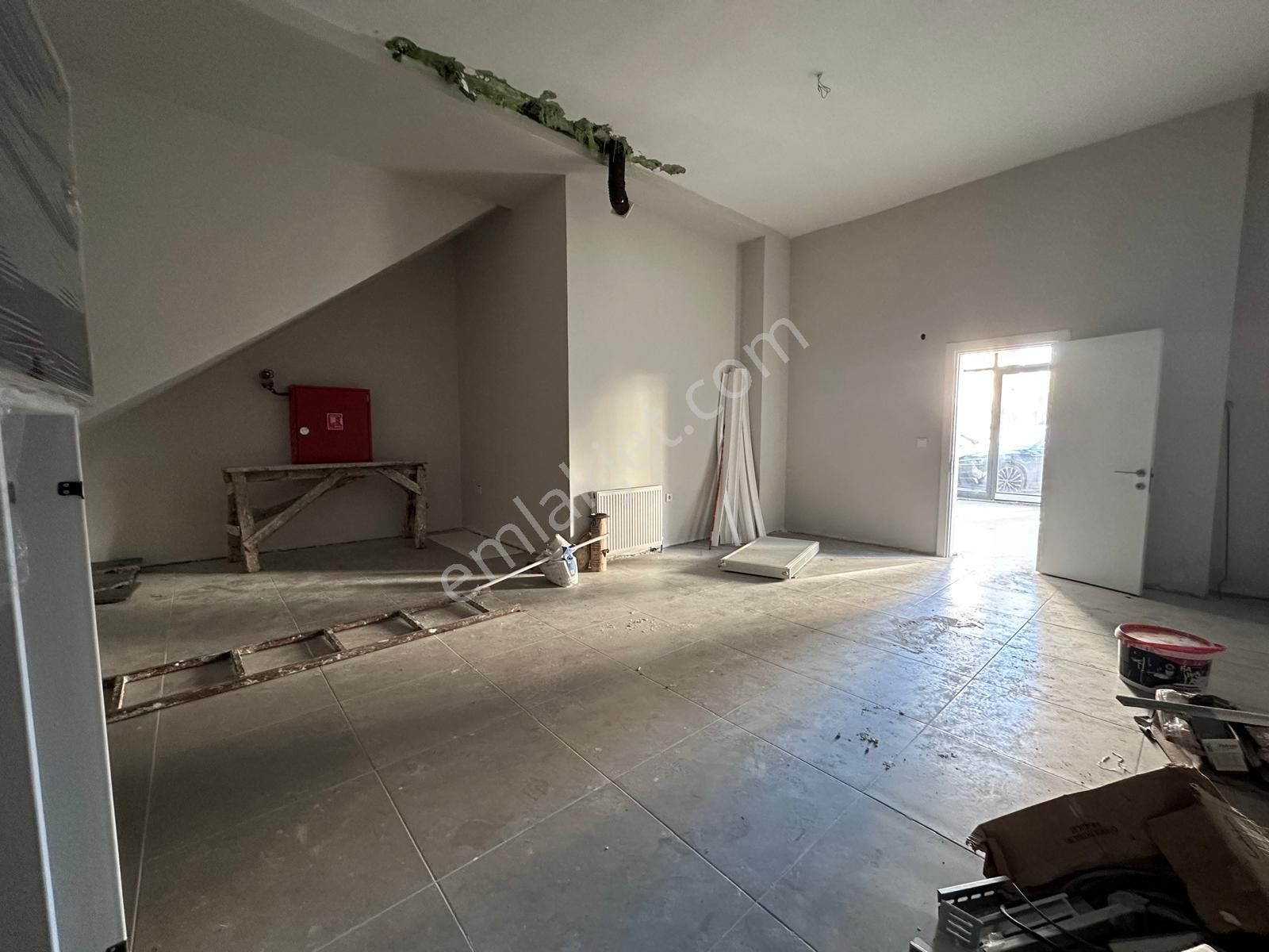 Merdivenköy'de İç Kullanım 75m2 Ön Kullanım 20m2 Bacalı Dükkan - Görsel 15