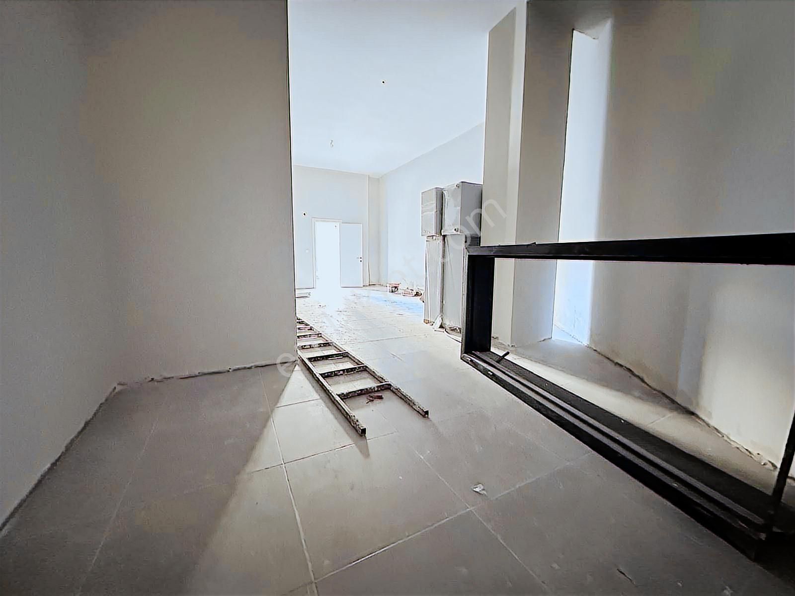 Merdivenköy'de İç Kullanım 75m2 Ön Kullanım 20m2 Bacalı Dükkan - Görsel 16