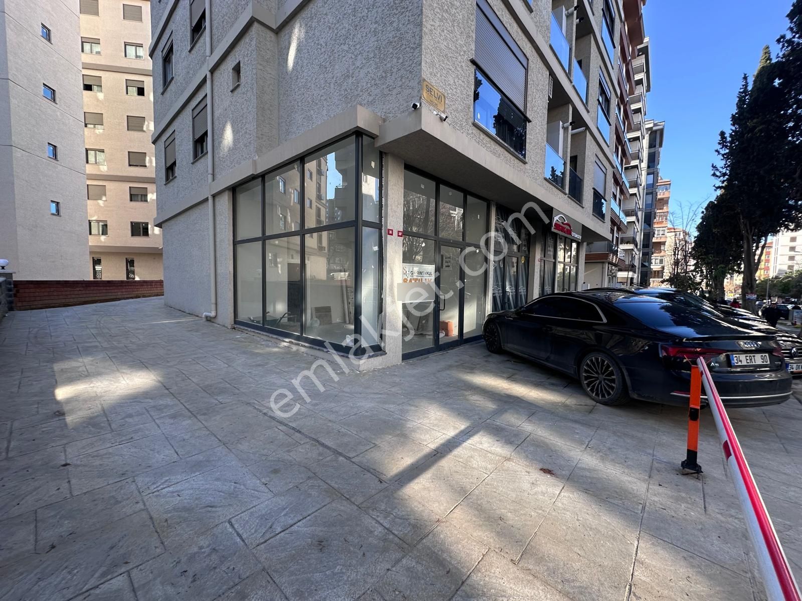 Merdivenköy'de İç Kullanım 75m2 Ön Kullanım 20m2 Bacalı Dükkan - Görsel 7