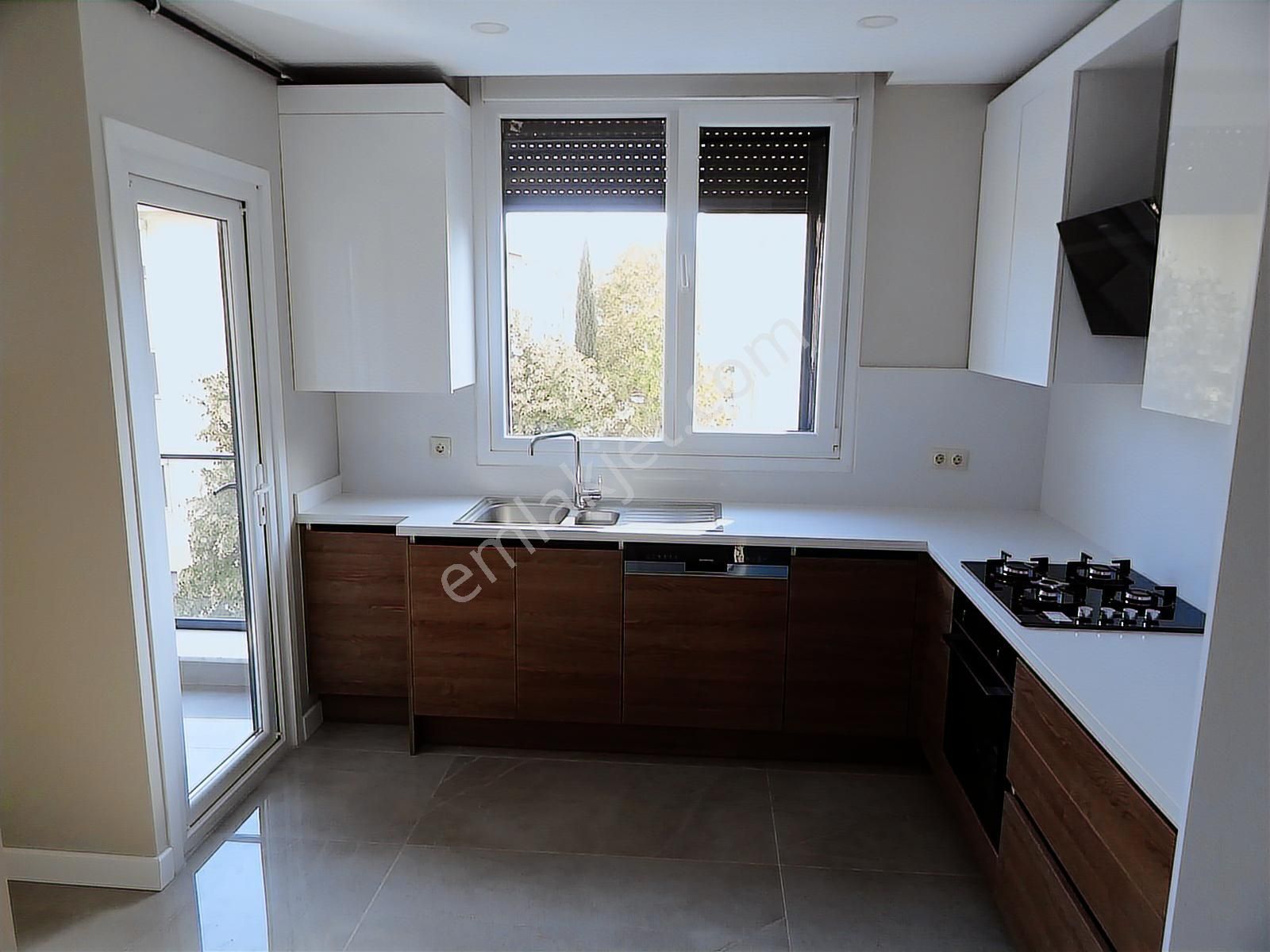 Bostancı Merkez Kombili Ebeveynli Balkonlu Sıfır Daire 3+1,140m2 - Görsel 15