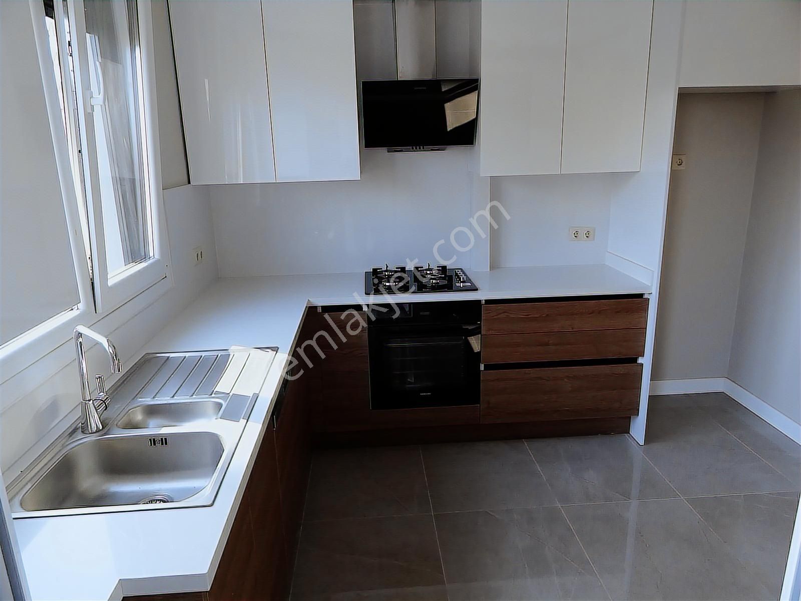 Bostancı Merkez Kombili Ebeveynli Balkonlu Sıfır Daire 3+1,140m2 - Görsel 9