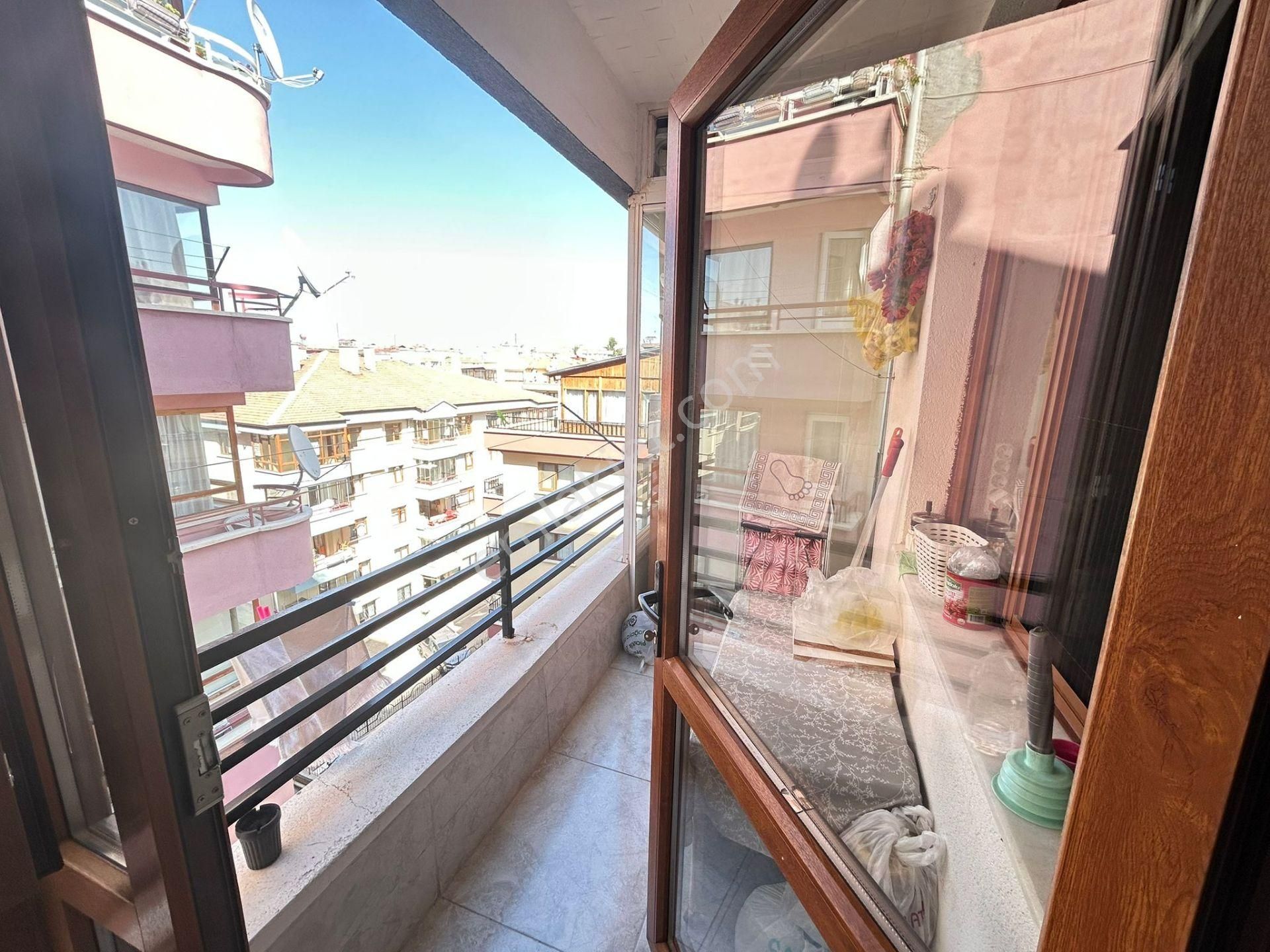 Taner'den Öveçler Kabil Caddesinde 3+1 Orta Katta Asansörlü - Görsel 14