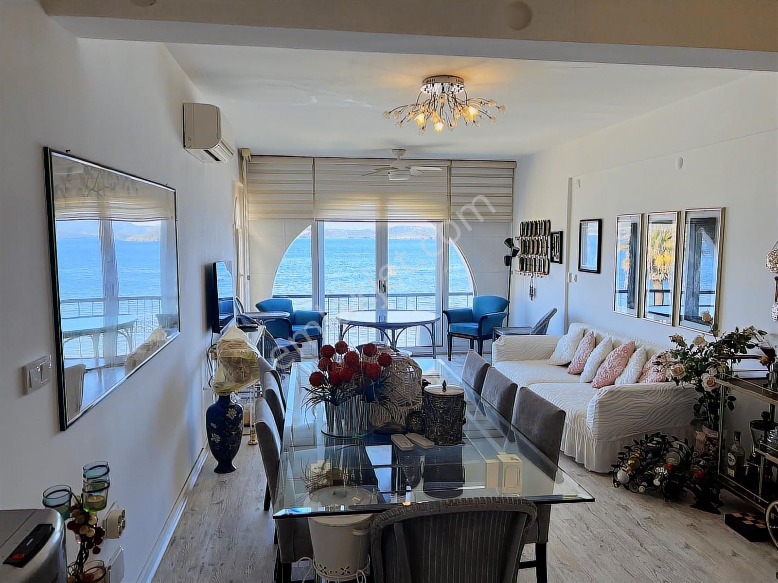 Century21 Den Mükemmel Lokasyonda Yenilenmiş Denize Sıfır Daire - Görsel 4