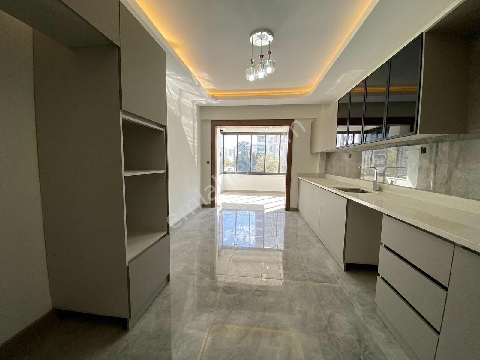 Protokol Yolu Üzerinde Sıfır Yapı 3,5+1 Vadi Manzaralı - Görsel 17