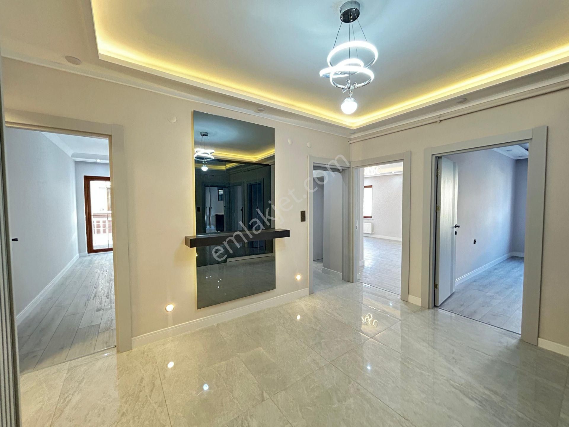 Taner'den İlker 1.inci Cadde'de Katta Ön Cephe Çift Banyolu Hamamlı Süper Lüks Daire - Görsel 35