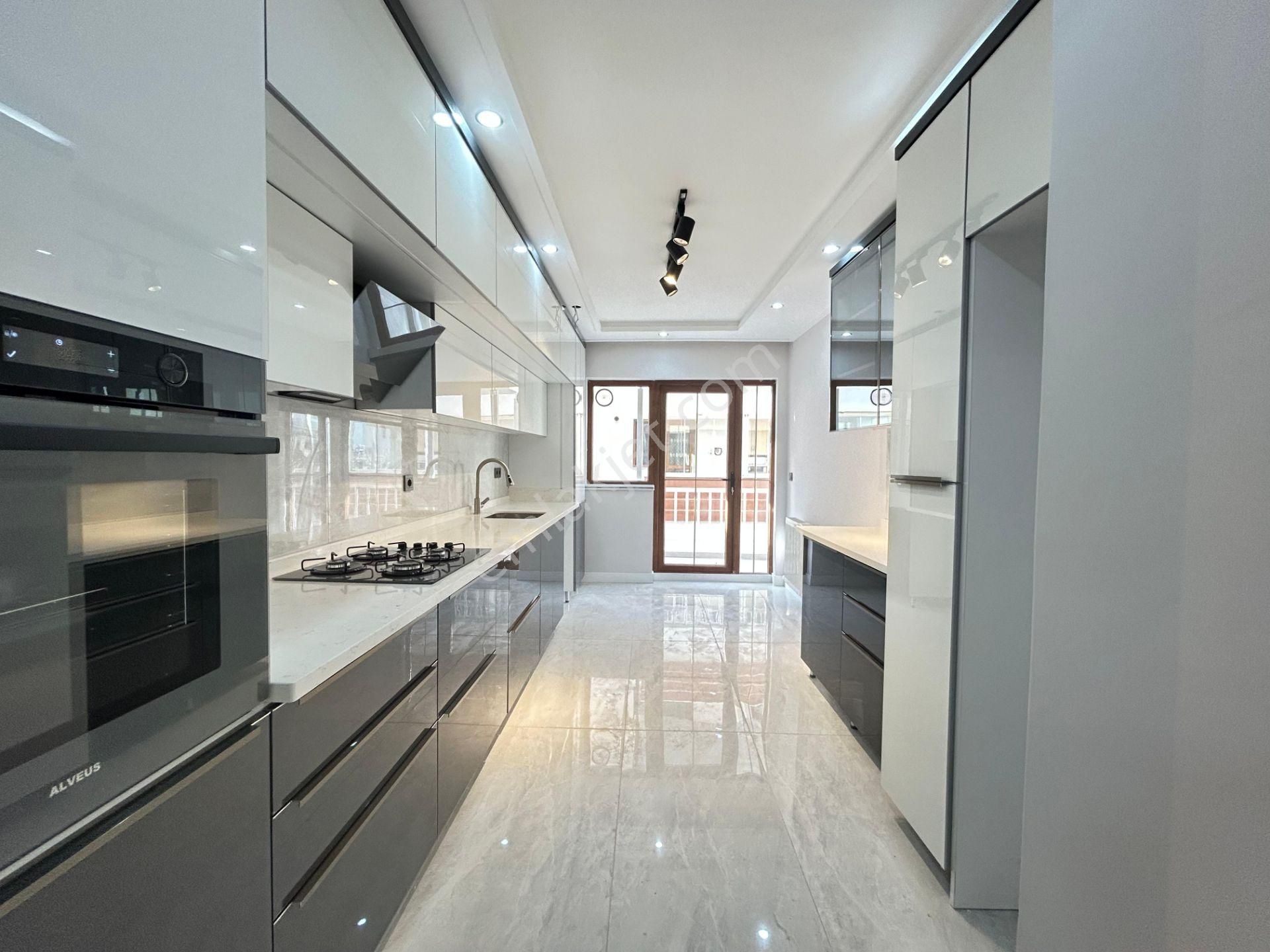 Taner'den İlker 1.inci Cadde'de Katta Ön Cephe Çift Banyolu Hamamlı Süper Lüks Daire - Görsel 18