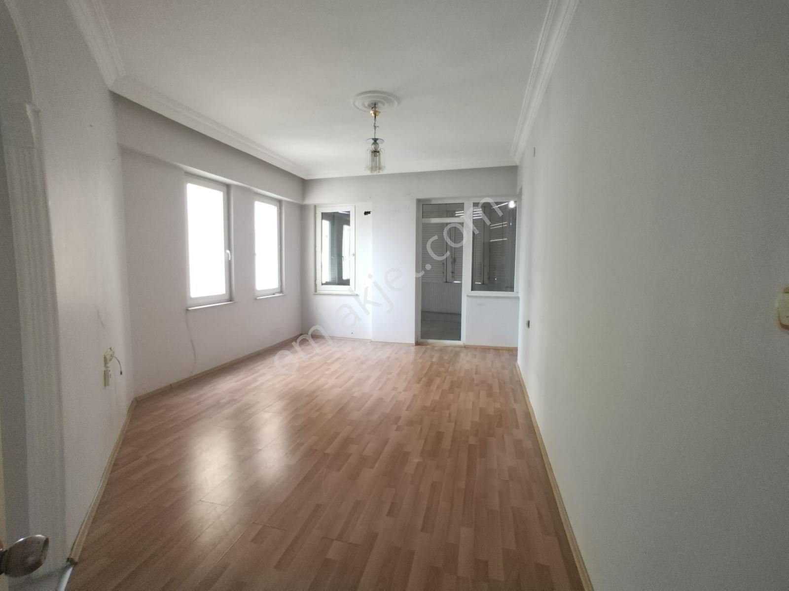 Meydan Kavağı'nda Ayrı Mutfaklı 2+1 Kiralık Daire