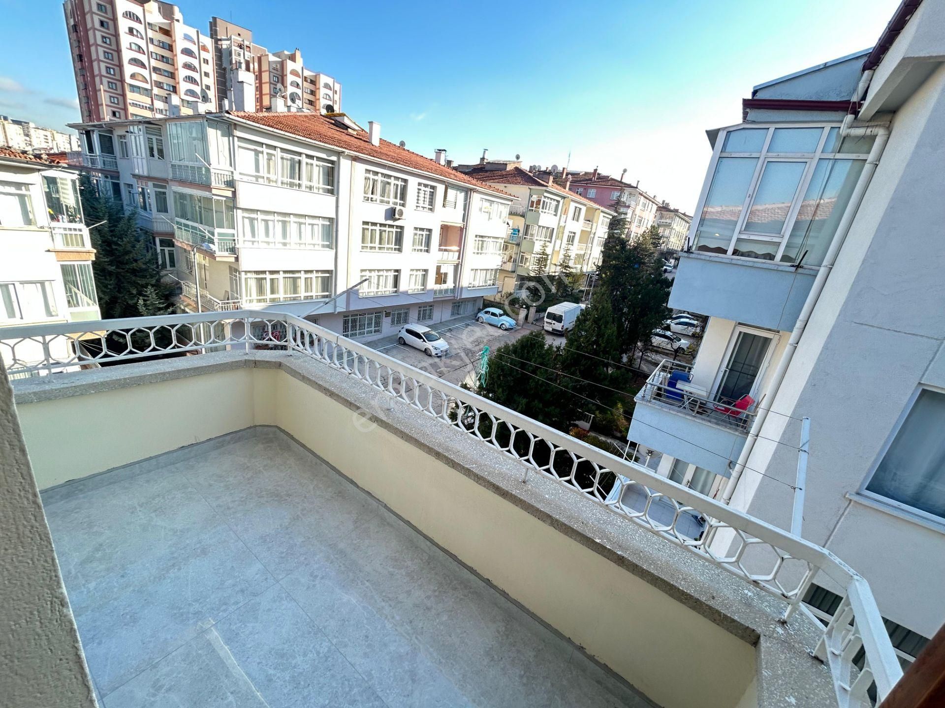 Taner'den Dikmen Karşıyaka Sok'ta 3+1 Çift Banyolu Süper Lüks Ön Cephe - Görsel 21