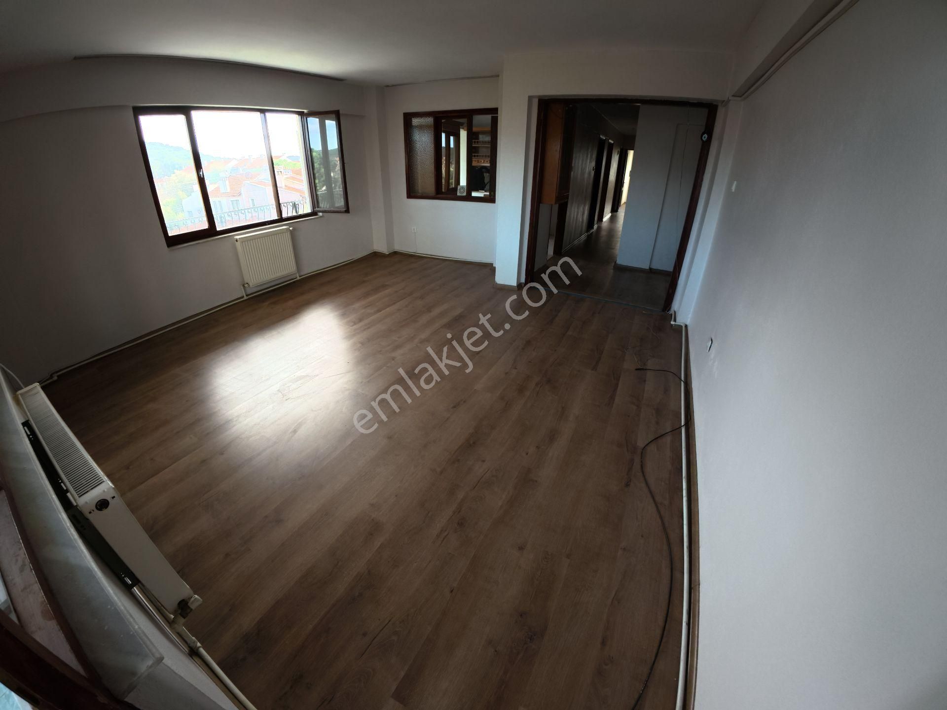 Sefa Çamlıkta 3 Katlının 2. Katında 3+1 Doğa Manzaralı Daire - Görsel 2