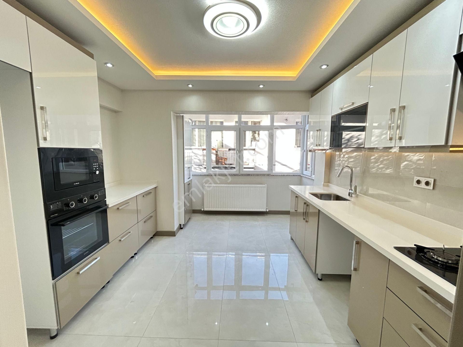 Taner'den Dikmen Cad'de 3+1 Orta Kat Süper Lüks K.otoparklı Ç.emeç Yakını