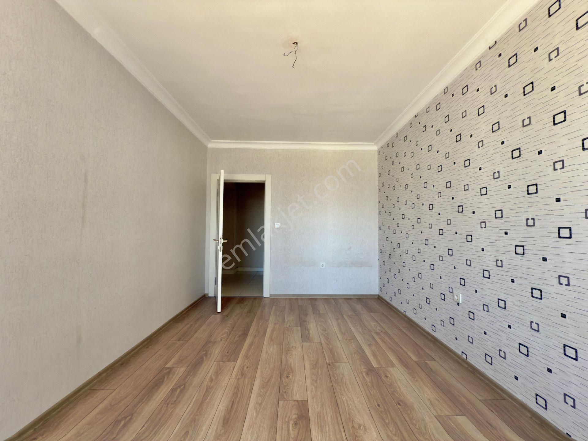 Kalecik Emlak'tan Hastane Yakını Manzaralı Teras Balkon 4+1 Site Dairesi - Görsel 15