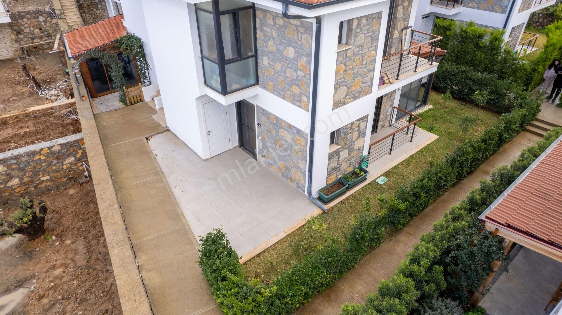 Datça Merkez'de Nezih Sitede Satılık Denize Yakın 1+1 65m² Bahçe Katı Daire - Görsel 2