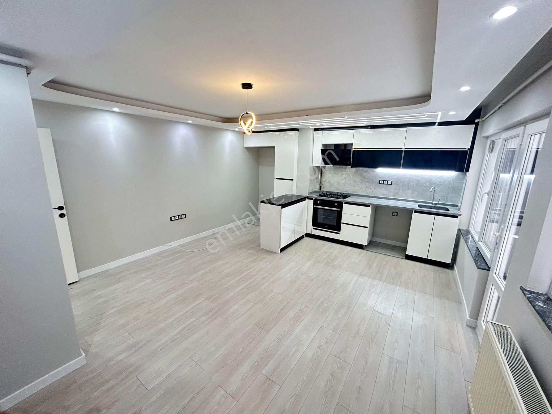 Taner'den Sokullu Caddesinde 3+1 Geniş Balkonlu Lüks Yapılı Amerikan Mutfak - Görsel 3