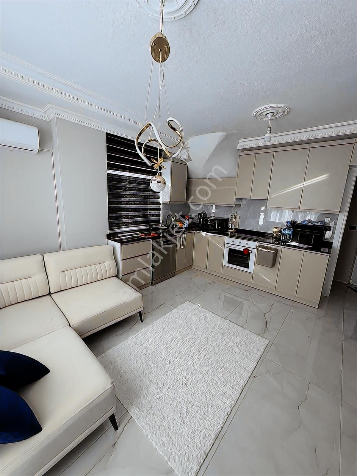 Kafeler Caddesi'ne Yakın Konumda Satılık 2+1 Dubleks Daire