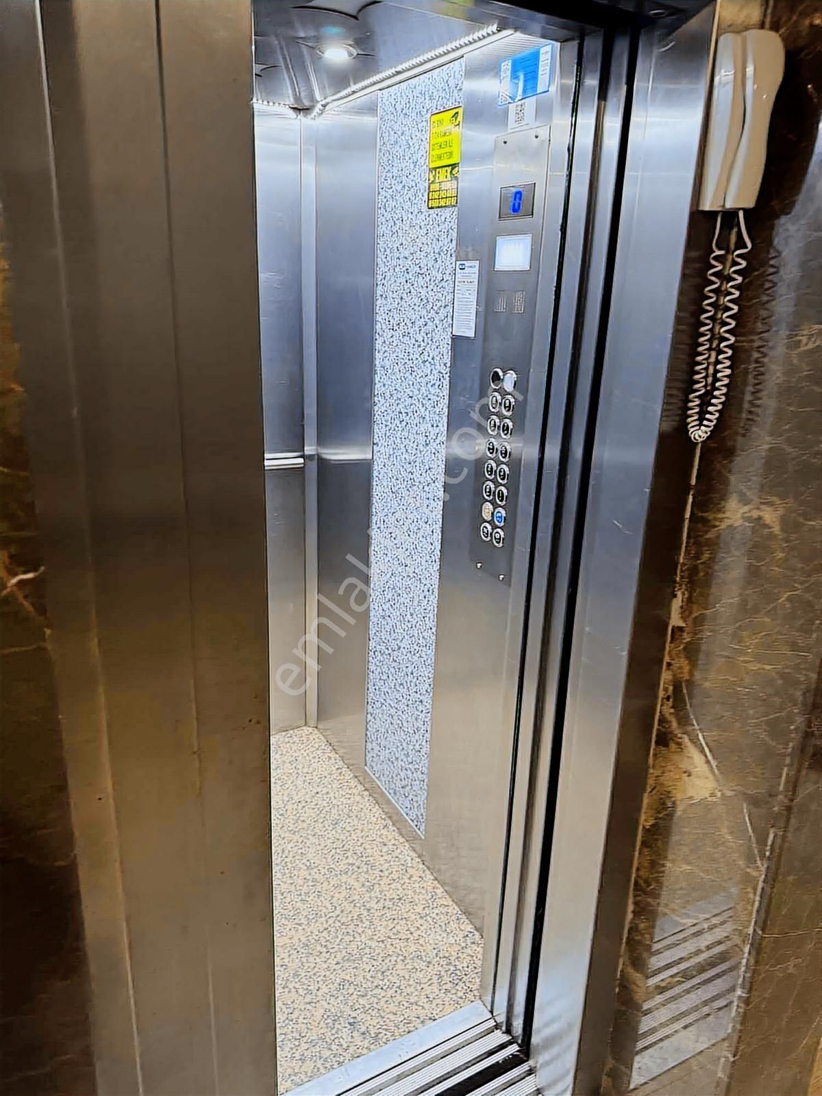 Uncalı Merkezi Konumda Havuzlu Sitede Kiralık 3+1 Geniş Daire - Görsel 2