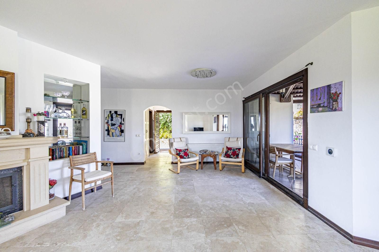 Bitez'de Site İçerisinde Satılık 3+1 Havuzlu Müstakil Villa - Görsel 8