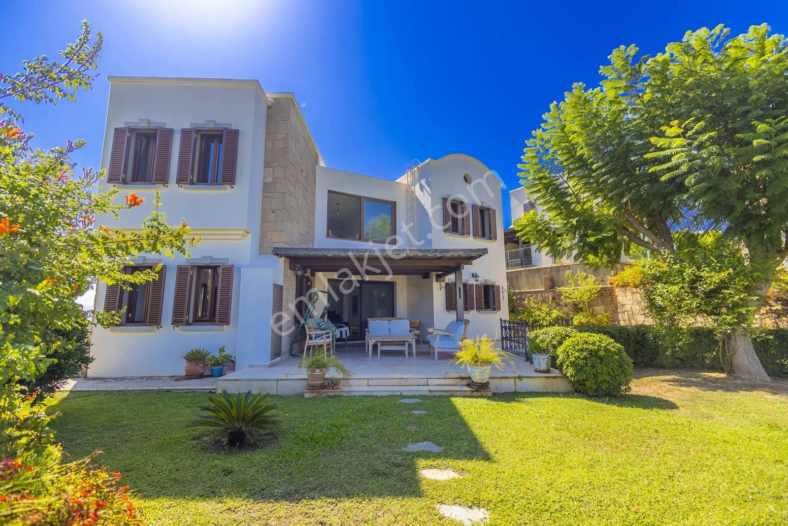 Bitez'de Site İçerisinde Satılık 3+1 Havuzlu Müstakil Villa