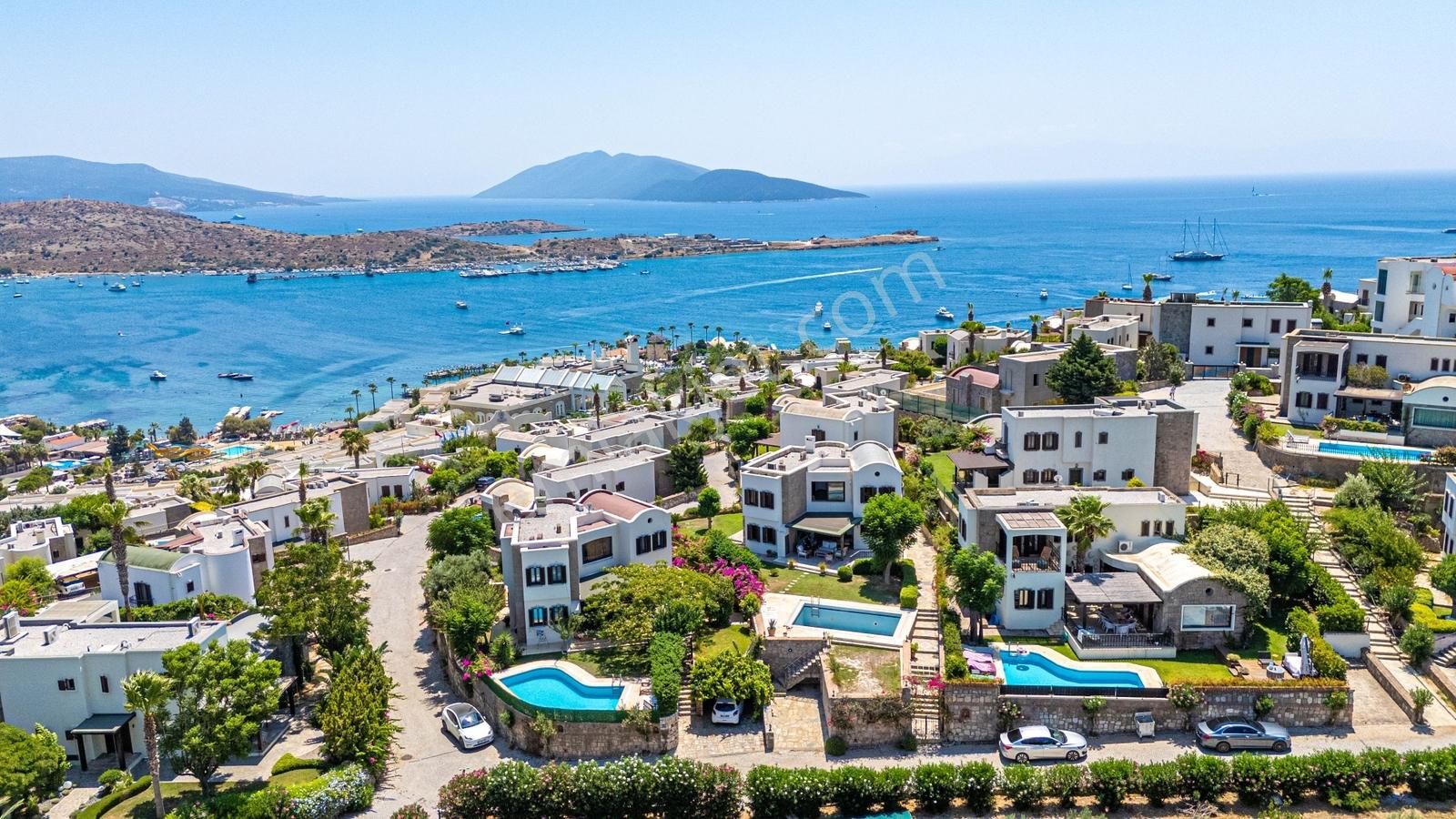 Bitez'de Site İçerisinde Satılık 3+1 Havuzlu Müstakil Villa - Görsel 6