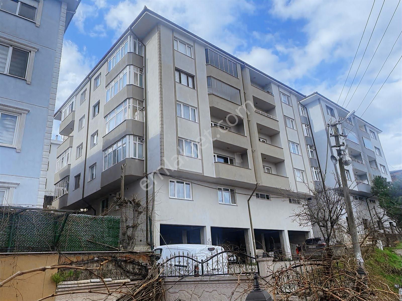 Ayhan Hepdiker Den Serdivan Mavi Durak Da 2+1 Eşyalı 90 M2 Daire