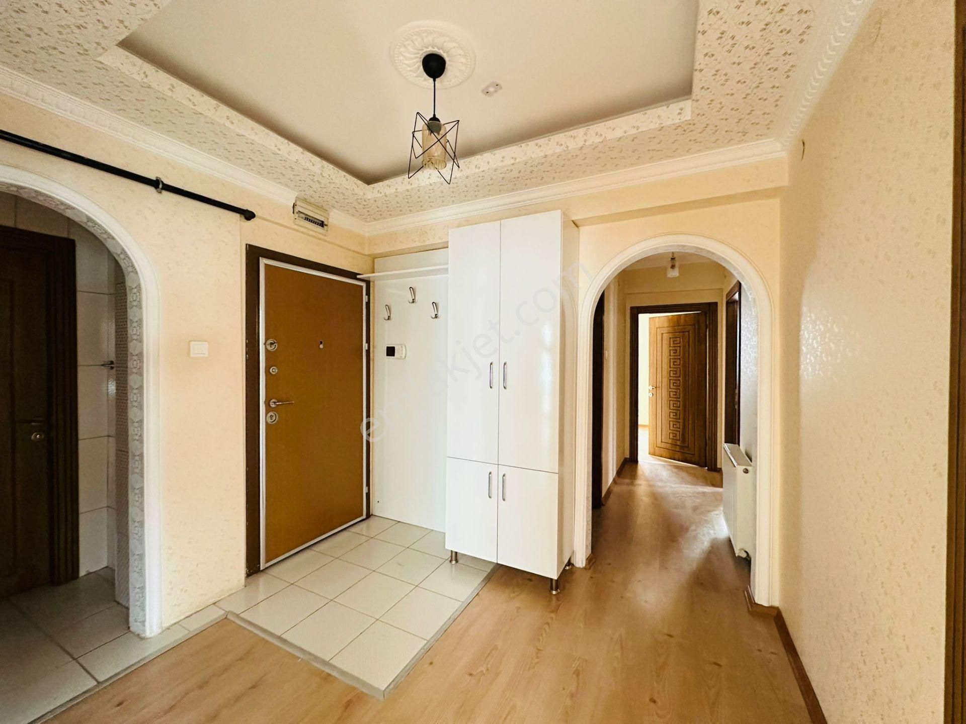 Karapürçek'te Muradiye Lisesi Yakını Giriş Katta 3+1 Asansörlü Satılık Daire !!! - Görsel 18