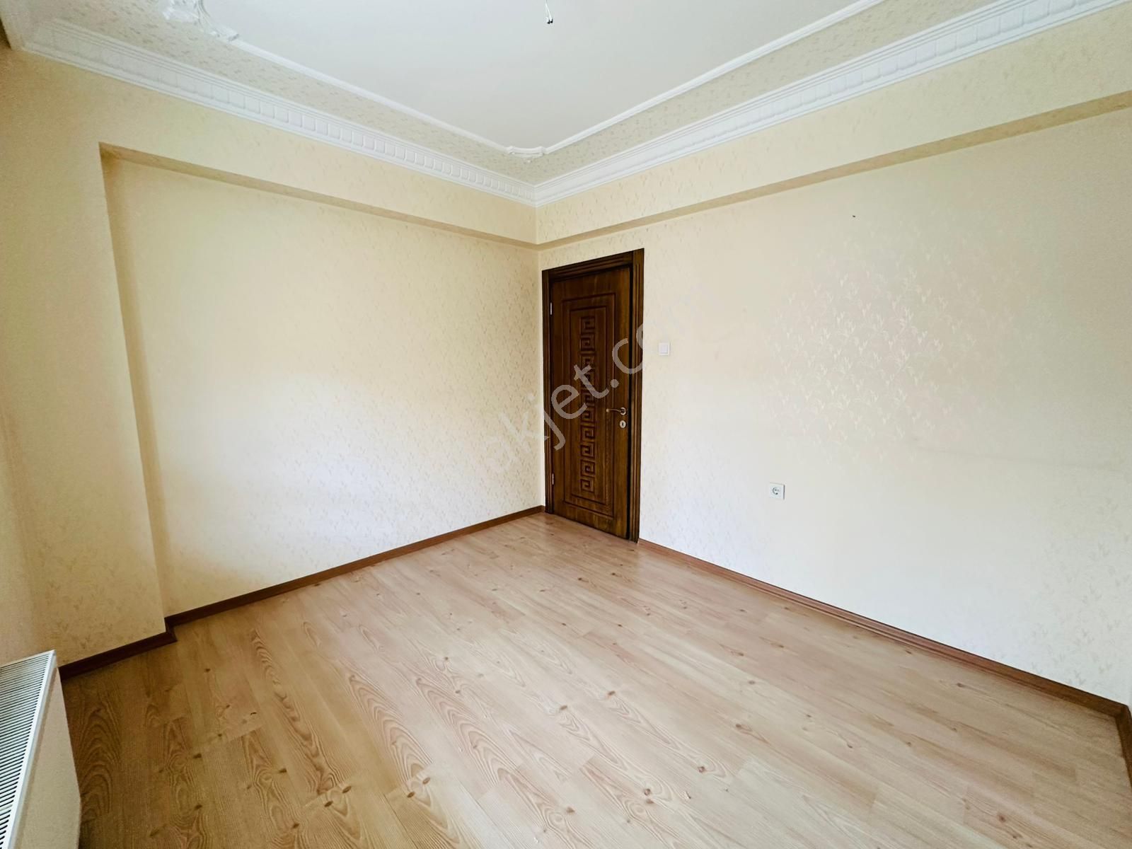 Karapürçek'te Muradiye Lisesi Yakını Giriş Katta 3+1 Asansörlü Satılık Daire !!! - Görsel 12