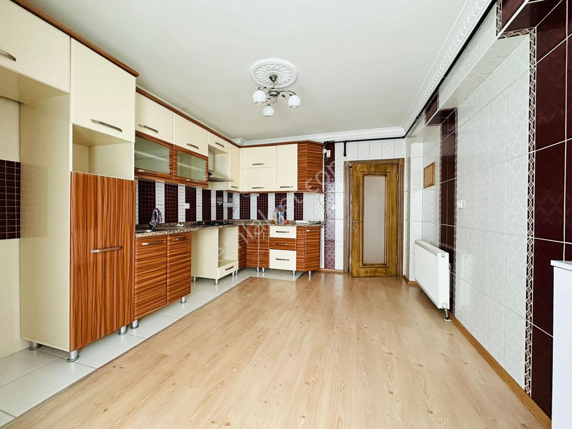 Karapürçek'te Muradiye Lisesi Yakını Giriş Katta 3+1 Asansörlü Satılık Daire !!! - Görsel 3