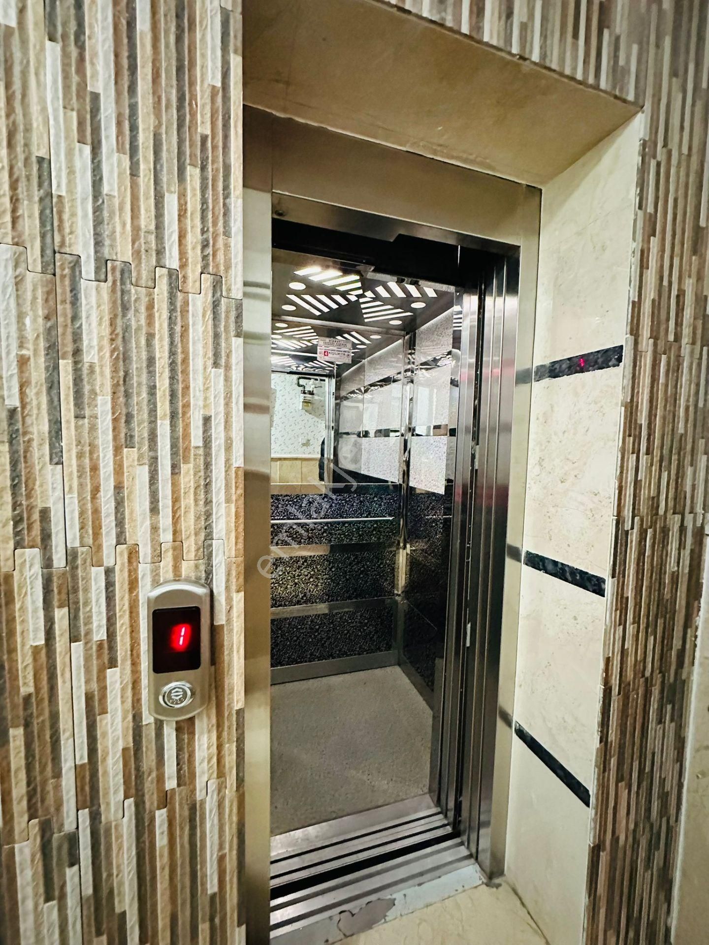 Karapürçek'te Muradiye Lisesi Yakını Giriş Katta 3+1 Asansörlü Satılık Daire !!! - Görsel 22