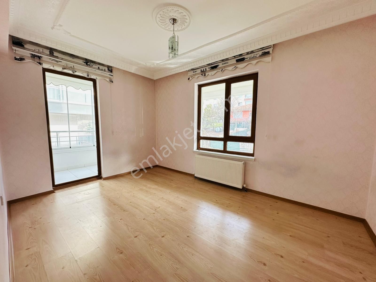 Karapürçek'te Muradiye Lisesi Yakını Giriş Katta 3+1 Asansörlü Satılık Daire !!! - Görsel 8