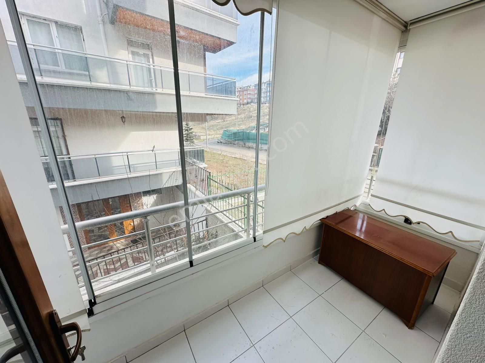 Karapürçek'te Muradiye Lisesi Yakını Giriş Katta 3+1 Asansörlü Satılık Daire !!! - Görsel 15