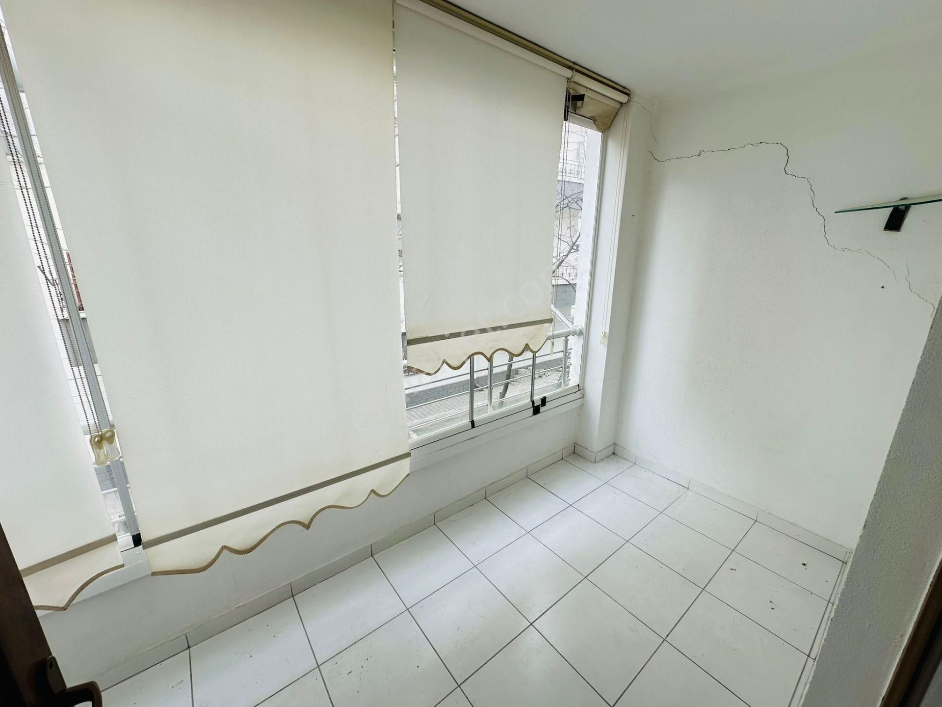 Karapürçek'te Muradiye Lisesi Yakını Giriş Katta 3+1 Asansörlü Satılık Daire !!! - Görsel 16