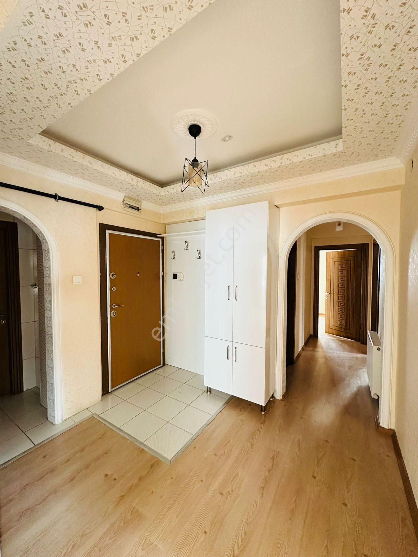 Karapürçek'te Muradiye Lisesi Yakını Giriş Katta 3+1 Asansörlü Satılık Daire !!! - Görsel 17