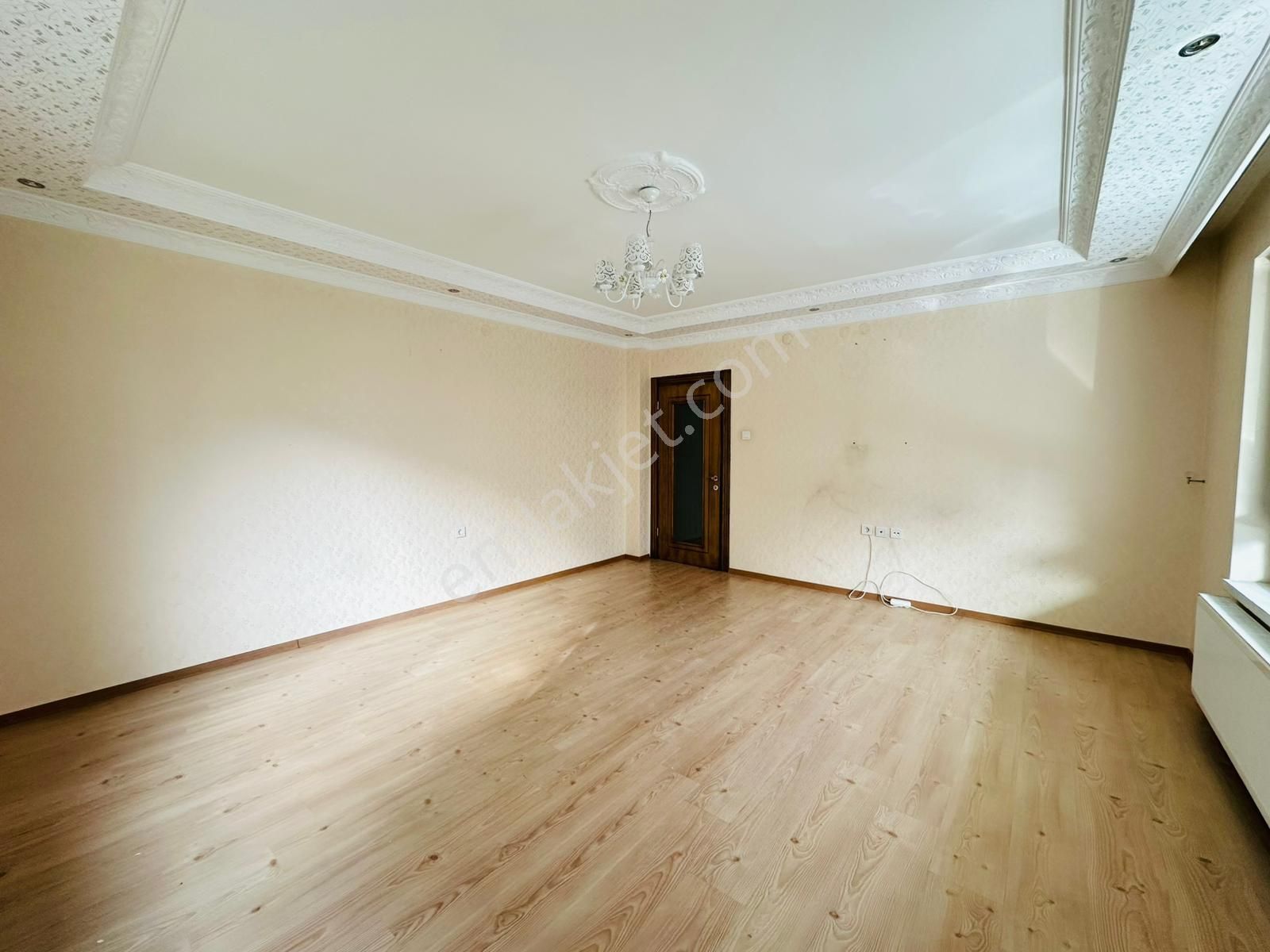 Karapürçek'te Muradiye Lisesi Yakını Giriş Katta 3+1 Asansörlü Satılık Daire !!! - Görsel 6