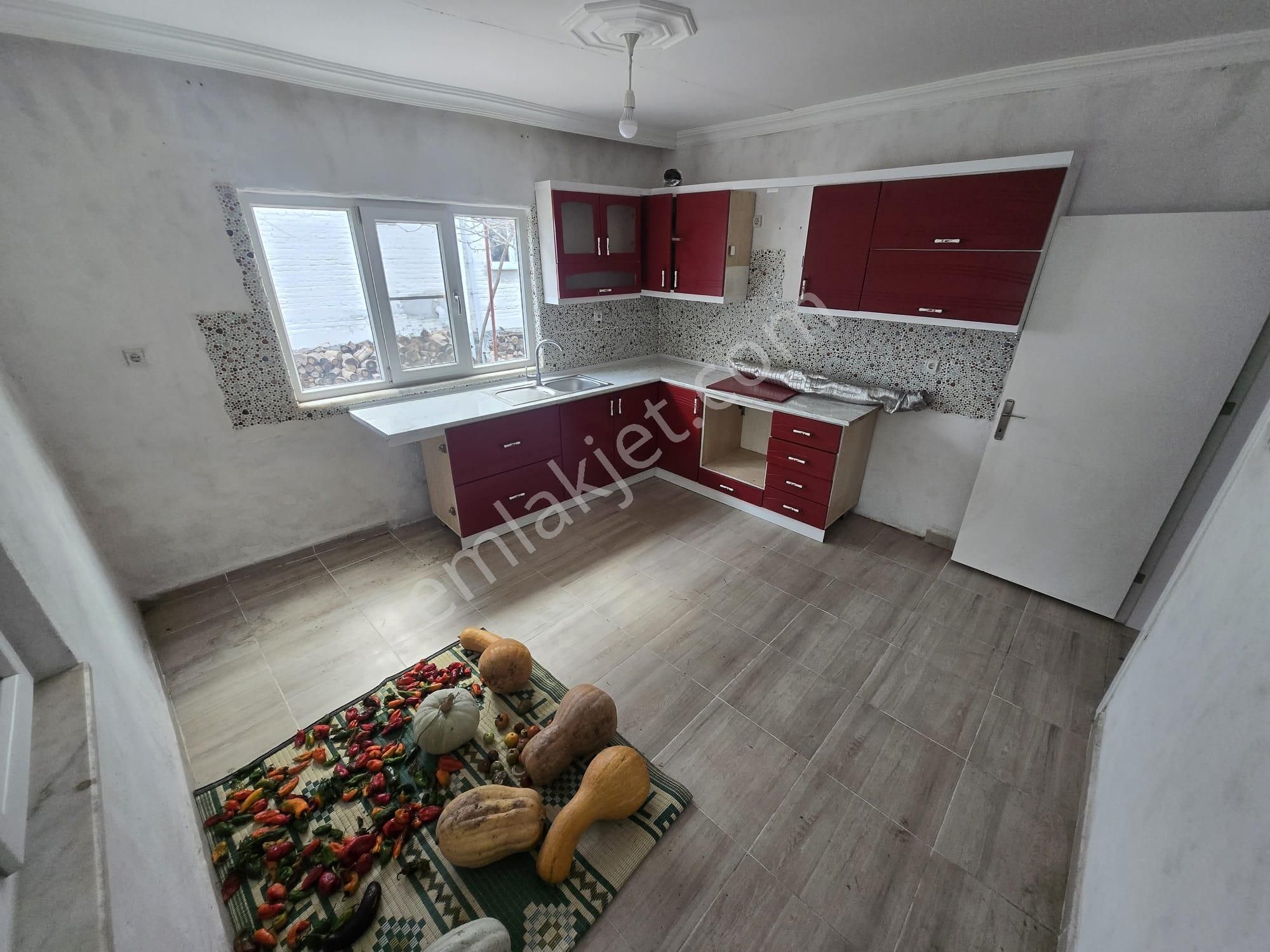 Kardeşten Kiralık - Havran Büyükdere'de Geniş Bahçeli 3+1 Köy Evi - Görsel 8