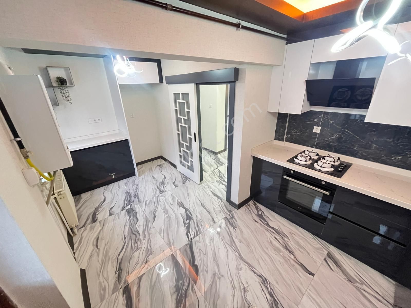 Mç Emlaktan Akşemsettin Mahallesi' Nde 5+1satılık Daire