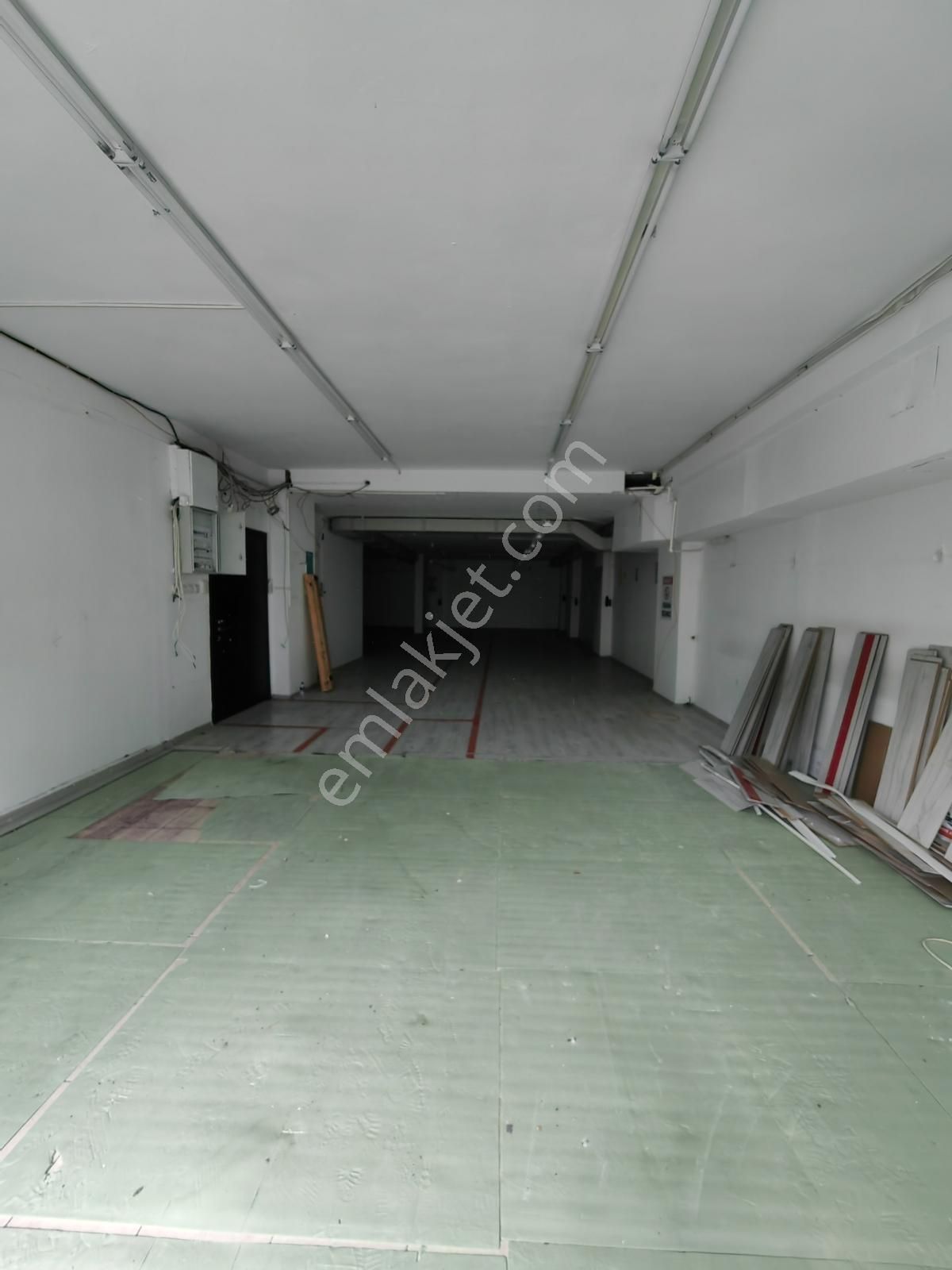 Güngören Merter Kalender Sokakta Kiralık 180 M2 İşyeri - Görsel 12