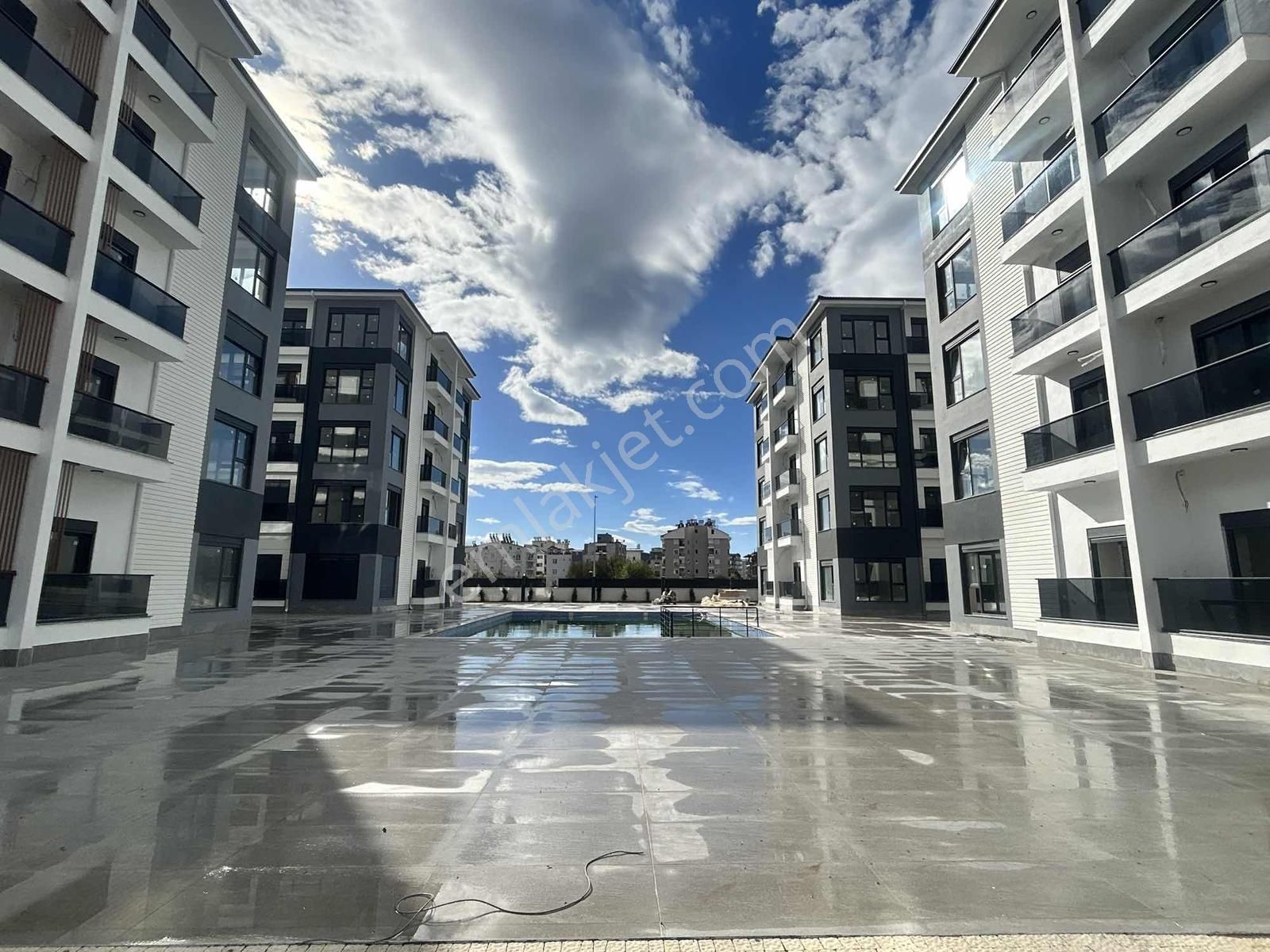 Yeniköy'de Site İçi Kapalı Otoparklı Havuzlu Sıfır 1+1 - Görsel 4