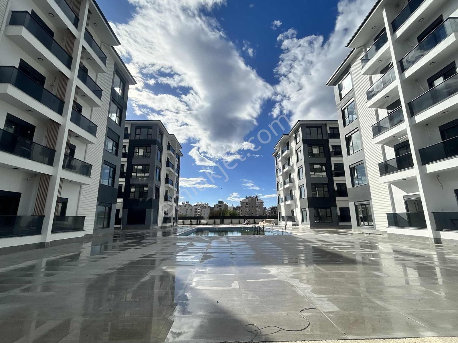 Yeniköy'de Site İçi Kapalı Otoparklı Havuzlu Sıfır 1+1 - Görsel 5