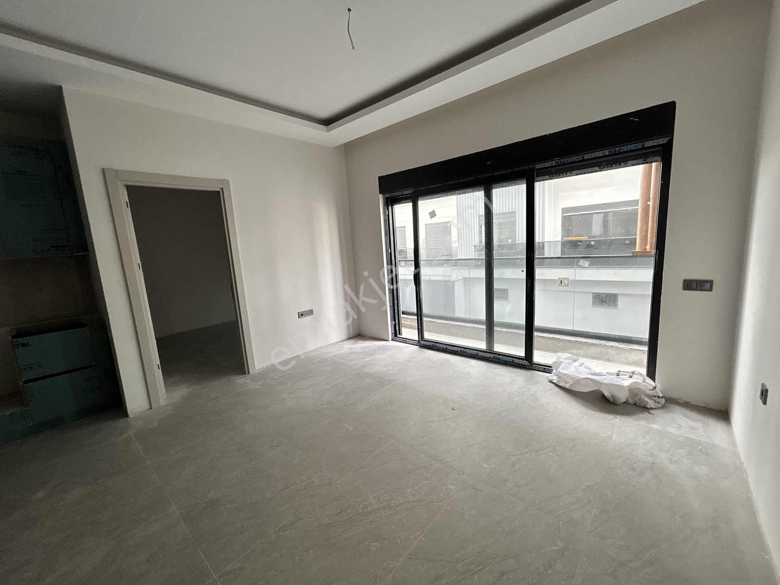 Yeniköy'de Site İçi Kapalı Otoparklı Havuzlu Sıfır 1+1 - Görsel 13