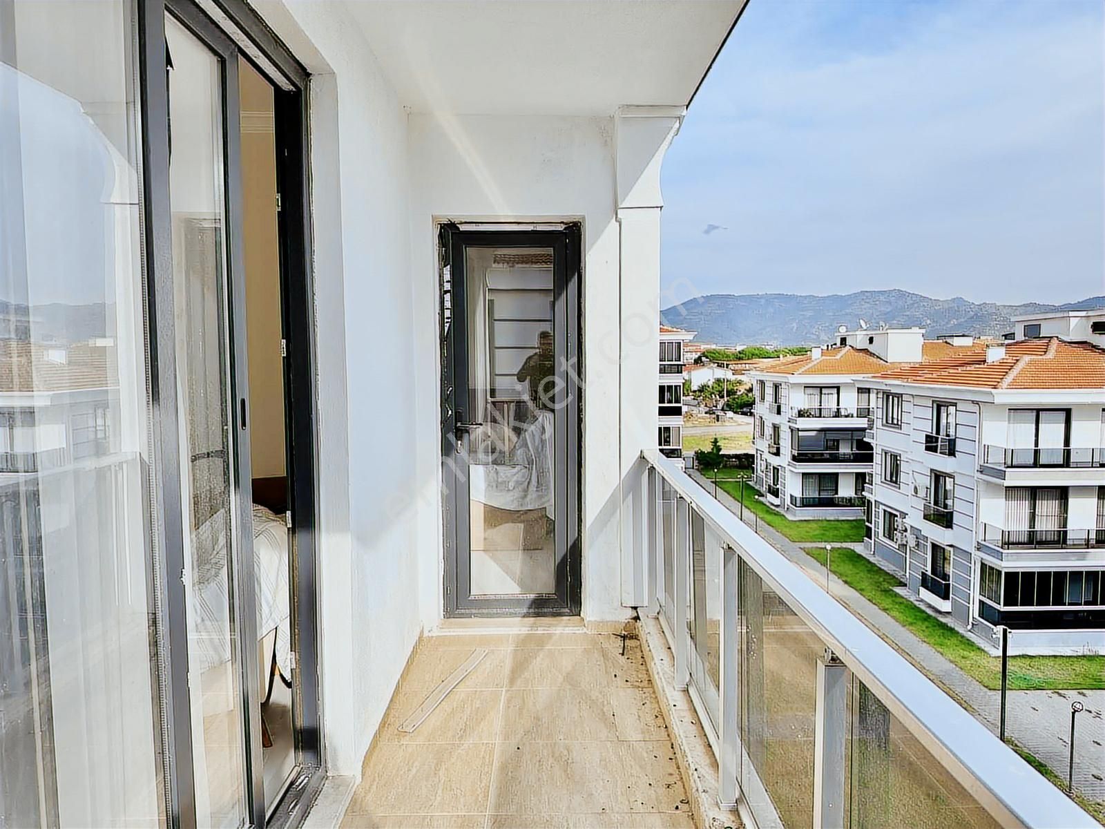 Altınova Altınpark Sitesinde Satılık 3.5+1 Büyük Daire - Görsel 18