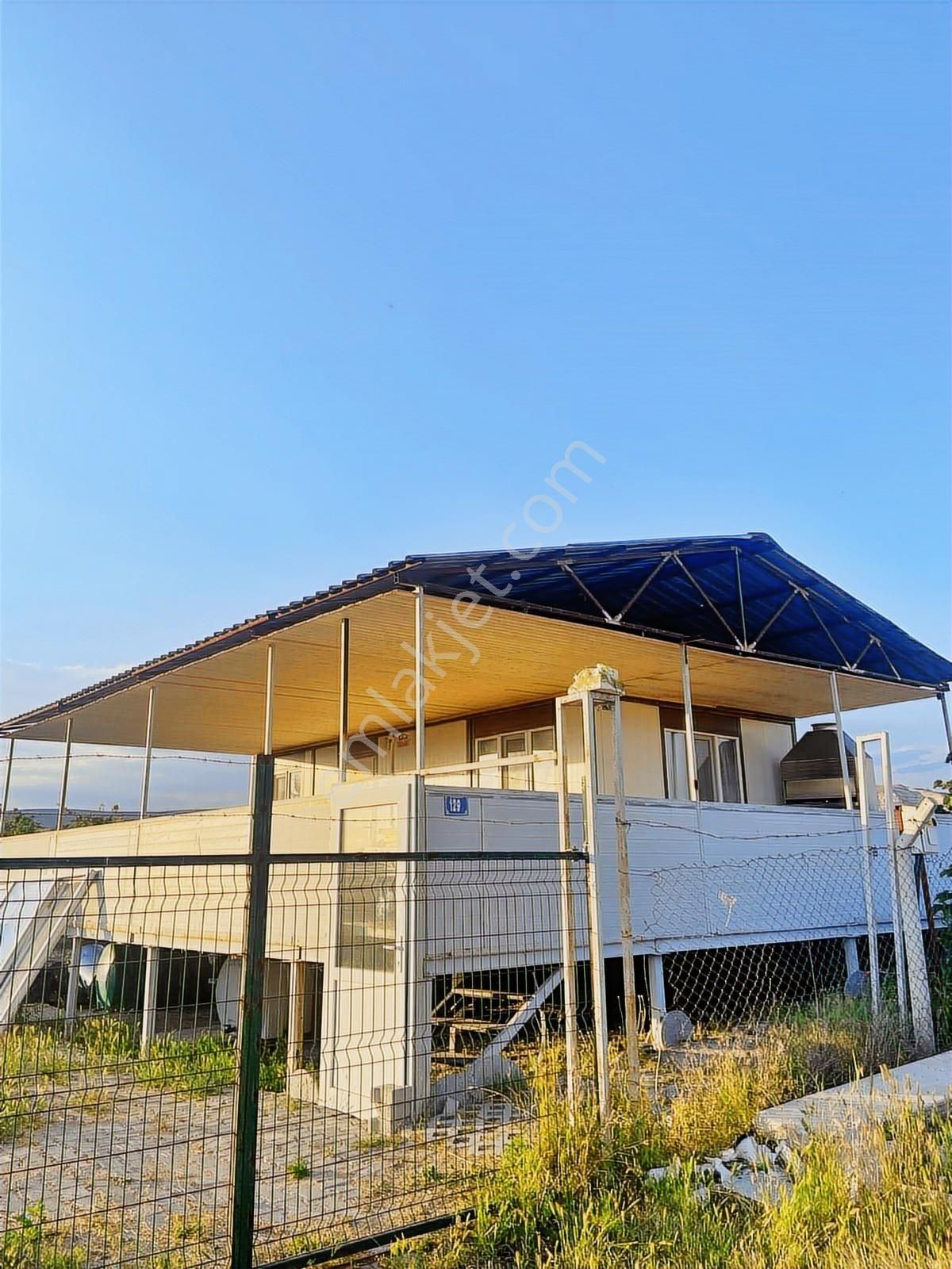 Güdül Güneyce'de İmarlı İçerisinde Evi Olan 900 M2 Villa Arsası