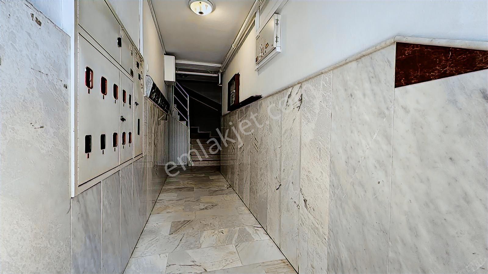 Karşıyakada Satılık Daire 3+1 Merkezi Lokasyon Ve Ferah Daire - Görsel 11