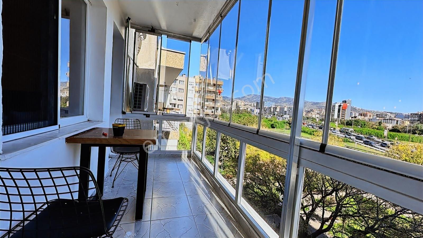 Karşıyakada Satılık Daire 3+1 Merkezi Lokasyon Ve Ferah Daire - Görsel 8