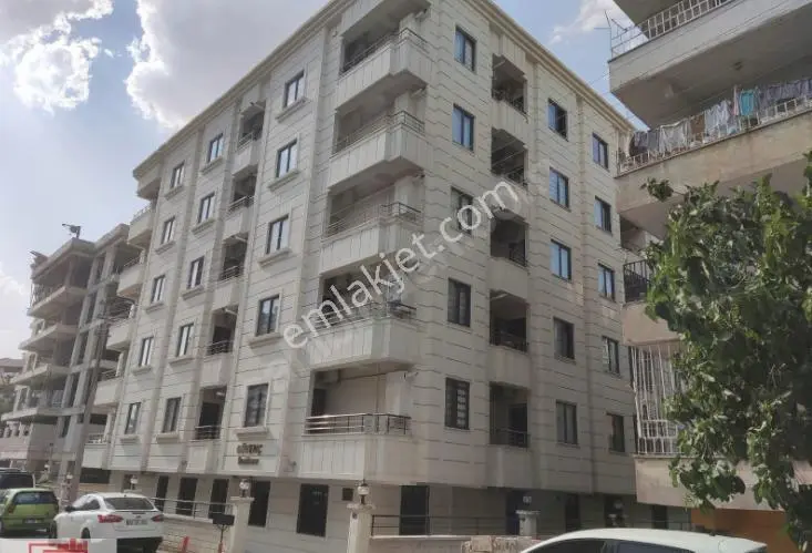 Yenişehir Güvenç Rezidansta Satlık 1+1 Dayalı Döşeli Daire